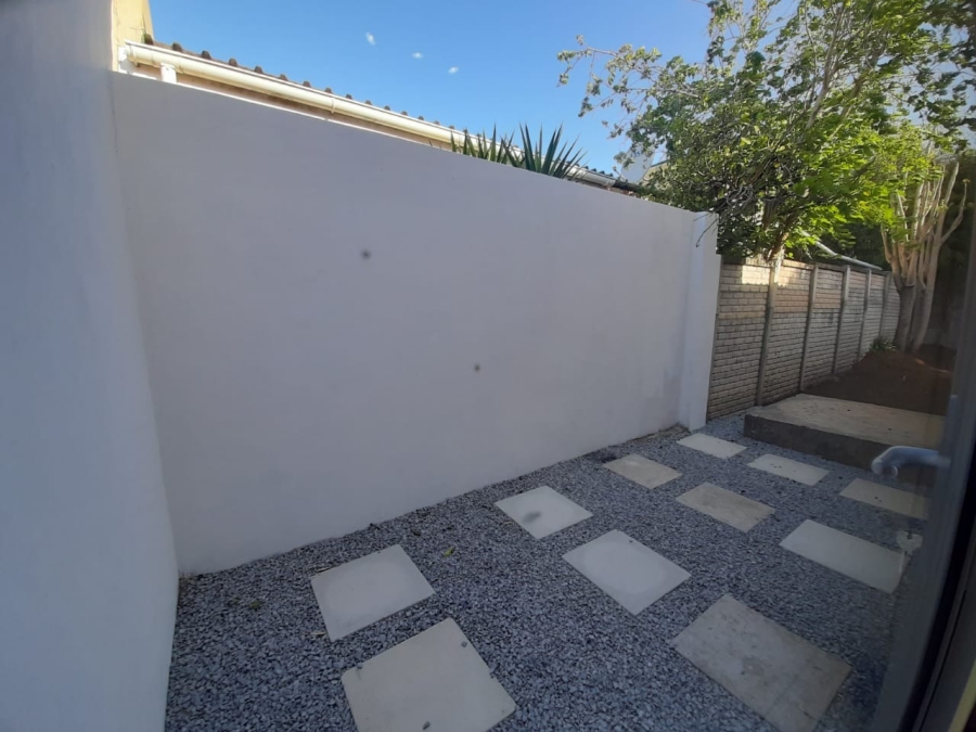 To Let 2 Bedroom Property for Rent in Beacon Bay North Eastern Cape